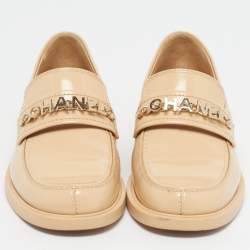 Pre Owned Chanel Size 40 Beige Patent Leather Chain Detail Logo Loafers
