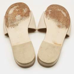 مملوكة مسبقًا صندل شانيل CC جلد ذهبي مثقوب مسطح مقاس 38