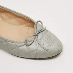 مملوكة مسبقًا Chanel Bow Size 38 Grey Leather Ballet Flats