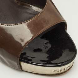 Pre Owned صندل شانيل سي سي بني  جلد لامع منصة سير خلفي مقاس 41