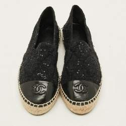 Pre Owned حذاء إسبادريلز شانيل فلات غطاء مقدمة ترصيع كاميليا سى سى جلد أسود / كريمى فاتح مقاس 39