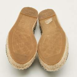 Pre Owned حذاء إسبادريلز شانيل فلات غطاء مقدمة ترصيع كاميليا سى سى جلد أسود / كريمى فاتح مقاس 39