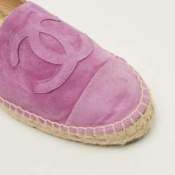 مملوكة مسبقًا حذاء فلات  شانيل إسبادريل سويدي بنفسجي غطاء مقدمة بشعار سي سي مقاس 38 