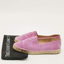 مملوكة مسبقًا حذاء فلات  شانيل إسبادريل سويدي بنفسجي غطاء مقدمة بشعار سي سي مقاس 38 