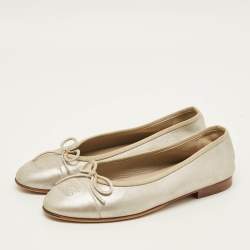 Pre Owned Chanel CC Size 37 Silver Leather Ballet Flats