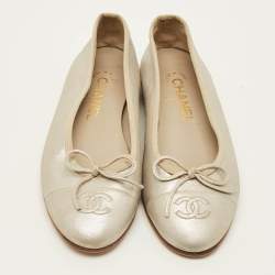 Pre Owned Chanel CC Size 37 Silver Leather Ballet Flats