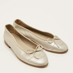 Pre Owned Chanel CC Size 37 Silver Leather Ballet Flats