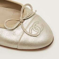 Pre Owned Chanel CC Size 37 Silver Leather Ballet Flats