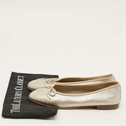 Pre Owned Chanel CC Size 37 Silver Leather Ballet Flats