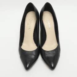 مملوكة مسبقًا Chanel CC Size 38 Black Leather Cap Toe Pumps