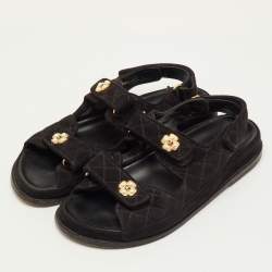 Pre Owned صندل شانيل أسود سويدي CC متداخل حزام خلفي مقاس 40