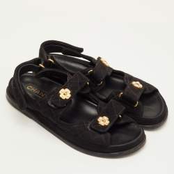 Pre Owned صندل شانيل أسود سويدي CC متداخل حزام خلفي مقاس 40