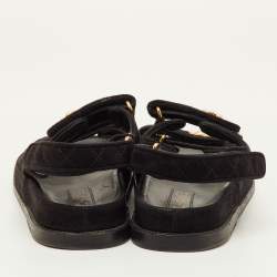 Pre Owned صندل شانيل أسود سويدي CC متداخل حزام خلفي مقاس 40