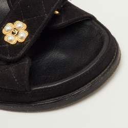 Pre Owned صندل شانيل أسود سويدي CC متداخل حزام خ لفي مقاس 40