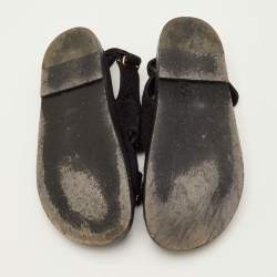 Pre Owned صندل شانيل أسود سويدي CC متداخل حزام خلفي مقاس 40