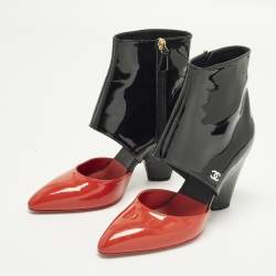 مملوكة مسبقًا حذاء بوت شانيل مخملَي كحلي/أسود مع مقدمة من حرير زري مقاس 37.5