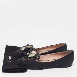 مملوكة مسبقًا حذاء باليرينا مسطح شانيل نسيج أسود سي سي كاميليا مقاس 36.5