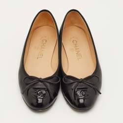مملوكة مسبقًا حذاء باليرينا فلات شانيل سي سي جلد أسود مع فيونكة مقدمة مقاس 35