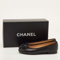 مملوكة مسبقًا حذاء باليرينا فلات شانيل سي سي جلد أسود مع فيونكة مقدمة مقاس 35