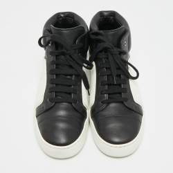 Pre Owned Chanel CC Size 38 Black/White Leather and  Rubber Low Top Sneakers