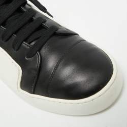 Pre Owned Chanel CC Size 38 Black/White Leather and  Rubber Low Top Sneakers