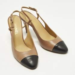 مملوكة مسبقًا Chanel CC Size 38.5 Beige/Black Leather Cap Toe Slingback Sandals