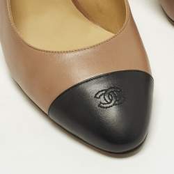 مملوكة مسبقًا Chanel CC Size 38.5 Beige/Black Leather Cap Toe Slingback Sandals