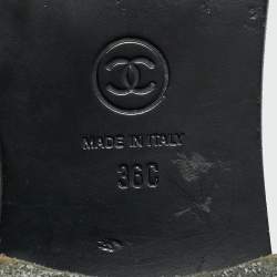 Pre Owned حذاء بوت شانيل موتو جلد أسود مزين سي سي وسحاب مقاس 39.5