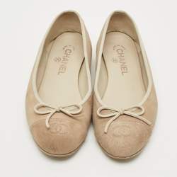 Pre Owned حذاء باليرينا فلات سويدي بيج مبطن سي سي غطاء مقدمة بفيونكة مقاس 37