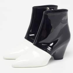 Pre Owned حذاء بوت شانيل جلد براء باللون الأسود والأبيض سي سي بطول الكاحل مقاس 38