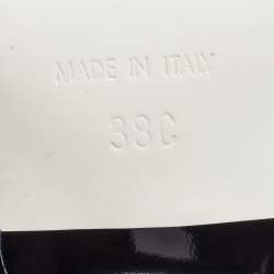 Pre Owned حذاء بوت شانيل جلد براء باللون الأسود والأبيض سي سي بطول الكاحل مقاس 38