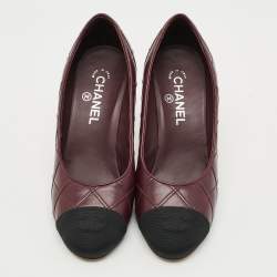 مملوكة مسبقًا Chanel CC Size 39 Burgundy/Black Quilted Leather Logo Cap Toe Pumps