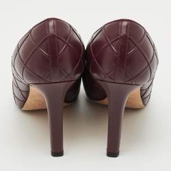 مملوكة مسبقًا Chanel CC Size 39 Burgundy/Black Quilted Leather Logo Cap Toe Pumps