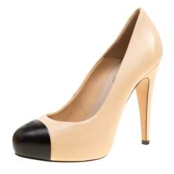 مملوكة مسبقًا حذاء كعب عالي شانيل غطاء مقدمة لامع أسود وجلد بيج مقاس 37