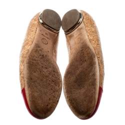 مملوكة مسبقًا حذاء فلات باليه شانيل غطاء مقدمة CC جلد لامع أحمر وفيلين بيج مقاس 38