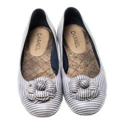 مملوكة مسبقًا حذاء باليرينا فلات شانيل كاميليا خطوط بيضاء وبنفسجي مقاس 39.5