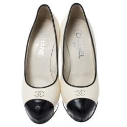 Pre Owned Chanel Monochrome Leather CC Cap Toe Platform Pumps Size 35