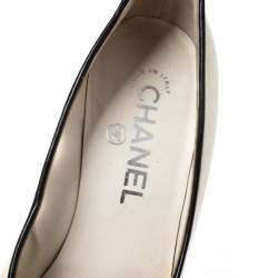 Pre Owned Chanel Monochrome Leather CC Cap Toe Platform Pumps Size 35