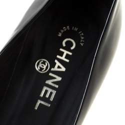 مملوكة مسبقًا Chanel Black/White Leather Camellia Cap Toe Pumps Size 38