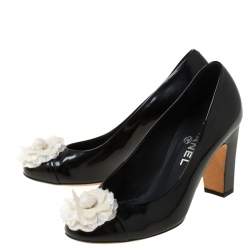 مملوكة مسبقًا Chanel Black/White Leather Camellia Cap Toe Pumps Size 38