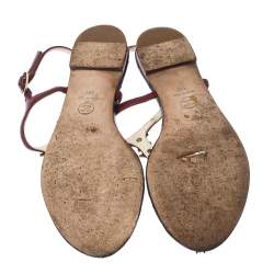 Pre Owned صندل أصبع فلات شانيل CC نجمة شعار الماركة سير حرف T جلد أحمر مقاس 38