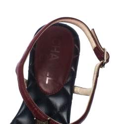 Pre Owned صندل أصبع فلات شانيل CC نجمة شعار الماركة سير حرف T جلد أحمر مقاس 38