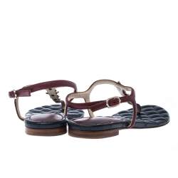 Pre Owned صندل أصبع فلات شانيل CC نجمة شعار الماركة سير حرف T جلد أحمر مقاس 38