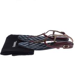 Pre Owned صندل أصبع فلات شانيل CC نجمة شعار الماركة سير حرف T جلد أحمر مقاس 38