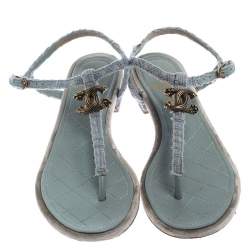 Pre Owned صندل بإصبع شانيل CC قماش تويد أزرق فاتح مقاس 37.5