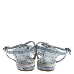 Pre Owned صندل بإصبع شانيل CC قماش تويد أزرق فاتح مقاس 37.5