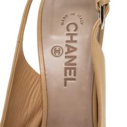مملوكة مسبقًا Chanel Beige Leather CC Peep Toe Platform Slingback Sandals Size 41