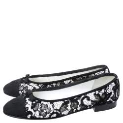 مملوكة مسبقًا حذاء فلات باليه شانيل غطاء مقدمة الغروغران CC دانتيل أسود وأبيض مقاس 39