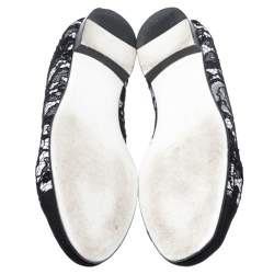 مملوكة مسبقًا حذاء فلات باليه شانيل غطاء مقدمة الغروغران CC دانتيل أسود وأبيض مقاس 39