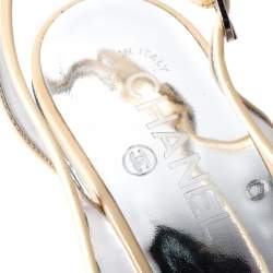 مملوكة مسبقًا صندل شانيل فتحة كعب مقدمة مفتوحة كعب روكي منقوش فضي ميتالك PVC مقاس 38